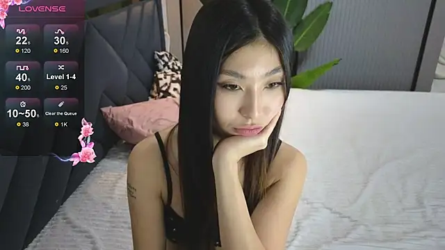 TrishaRey's cam snapshot