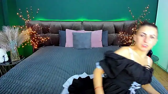 Rebecca_Diamond's cam snapshot