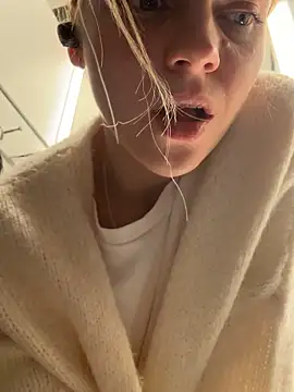 ValenciaShock live sex cam