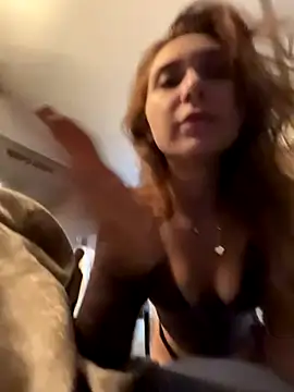 QuitieLia live sex cam