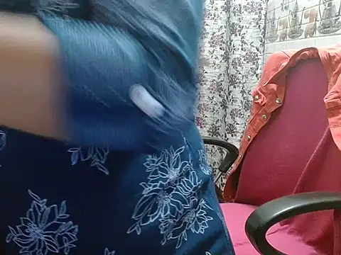 LovingPihu's cam snapshot