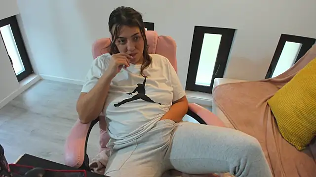 Dyana_Kaylinn's cam snapshot