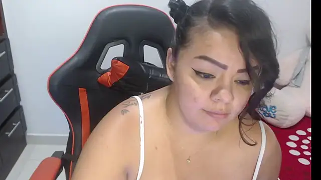 emily_sexxx's cam snapshot