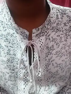 pari_rani7's cam snapshot