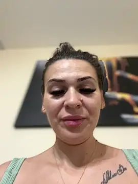 iSelena's cam snapshot