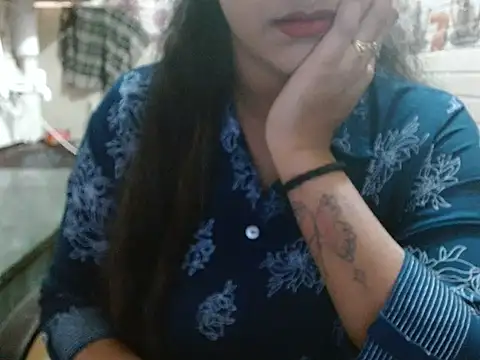 LovingPihu's cam snapshot