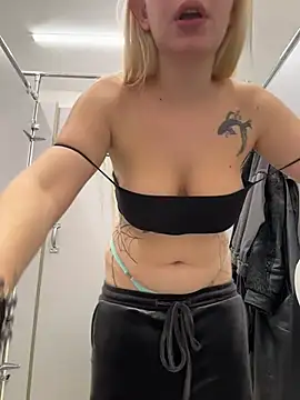 Milkyy_wway's cam snapshot