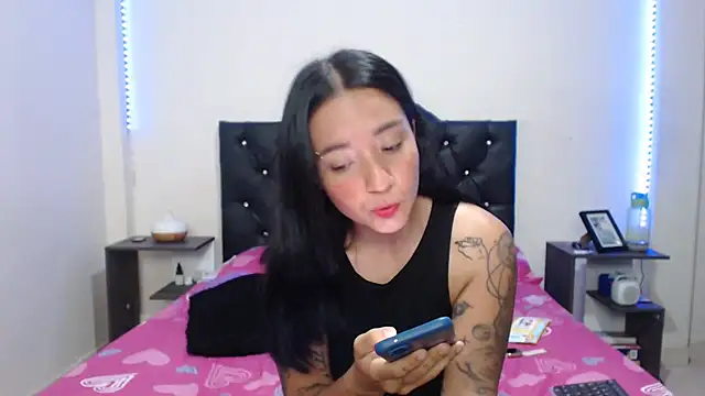 Girlbigtits's cam snapshot