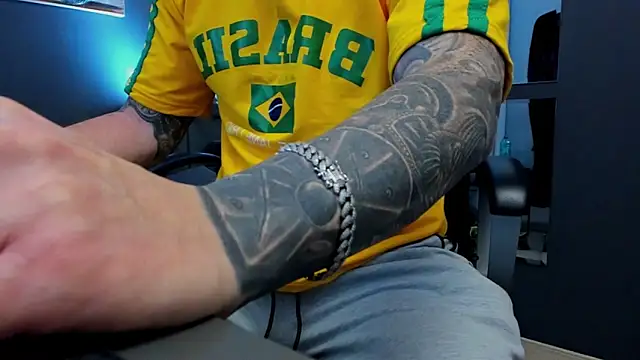 AronGrant live sex cam