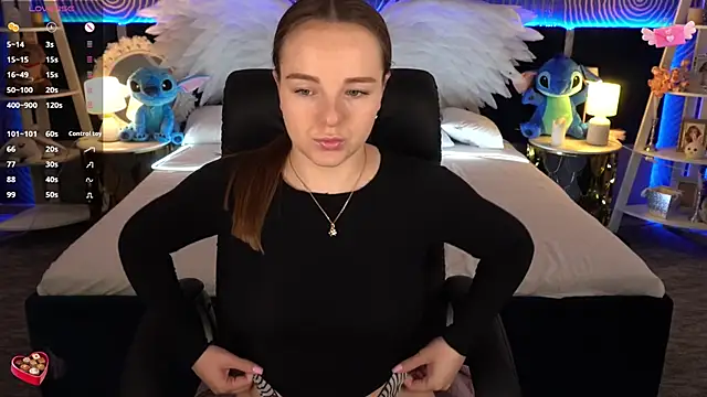 FoxyShy live sex cam