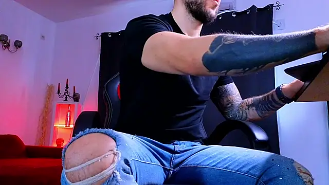 MightyAaron66 live sex cam