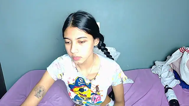 strawberrymia68 live sex cam