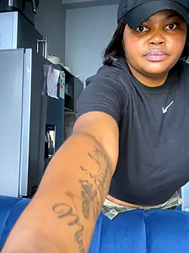 Curveysinaa's cam snapshot