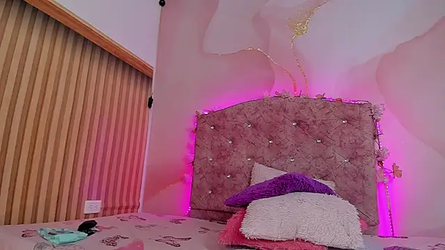 Mia__robinson__'s cam snapshot