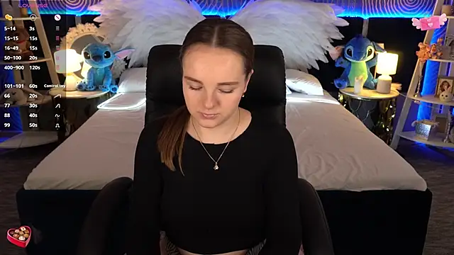 FoxyShy live sex cam