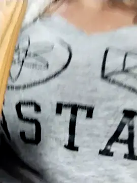 LaraCaliente's cam snapshot