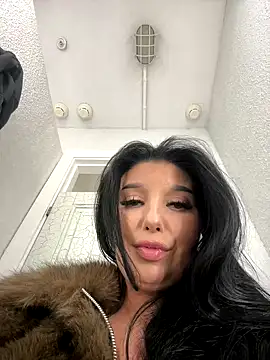 Tisha_Busty live sex cam