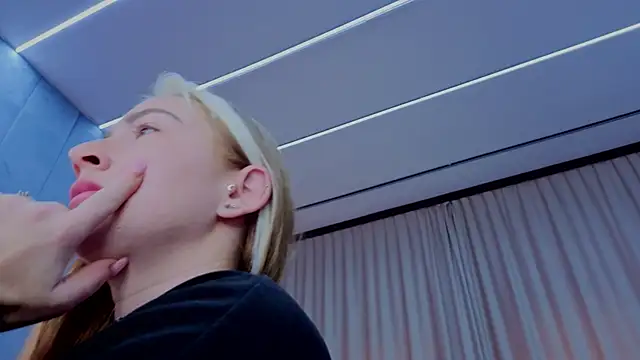 Reina_Cummings live sex cam