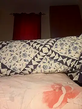 Cuddlykitten_20's cam snapshot