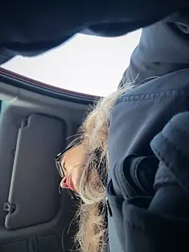 HotXMom live sex cam