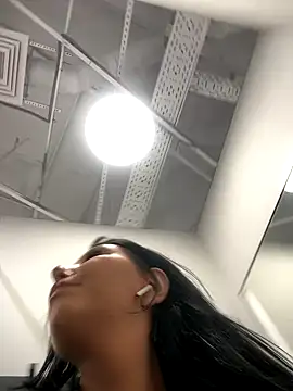 Tisha_Busty live sex cam