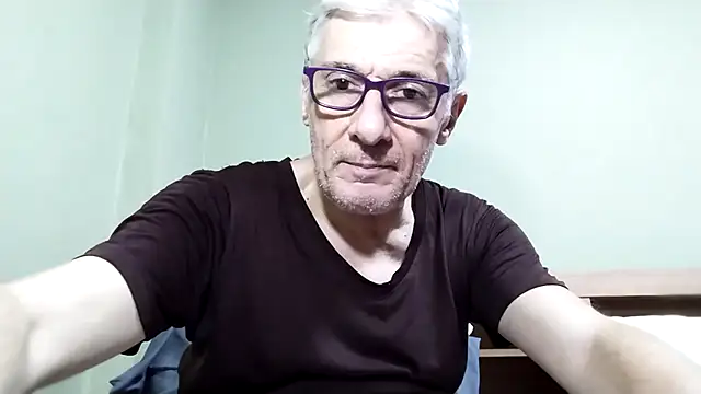 BIGUNCUTHARDCOCK live sex cam