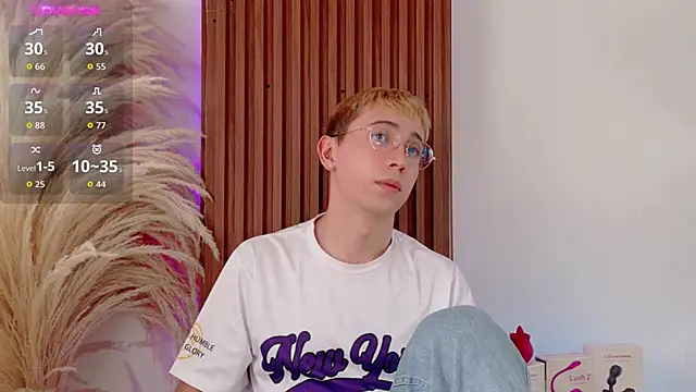 Naughty__Chriss's cam snapshot