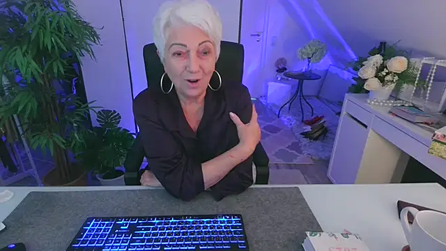 LovelyHelena's cam snapshot