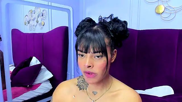 EmmaEbony_'s cam snapshot