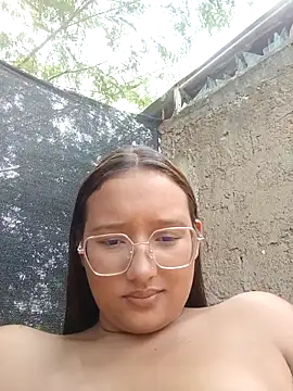 young_dairy01's cam snapshot