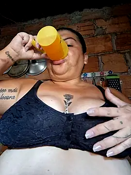 chubby_sexy_big_tits's cam snapshot