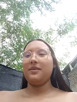 young_dairy01's cam snapshot