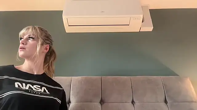 LustfulLuna_'s cam snapshot