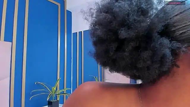 Aisha_Loren's cam snapshot