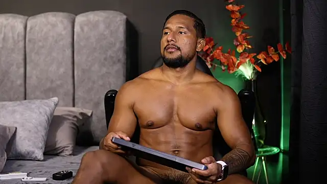 CallumMuscle live sex cam