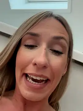 lola_tentatiion's cam snapshot