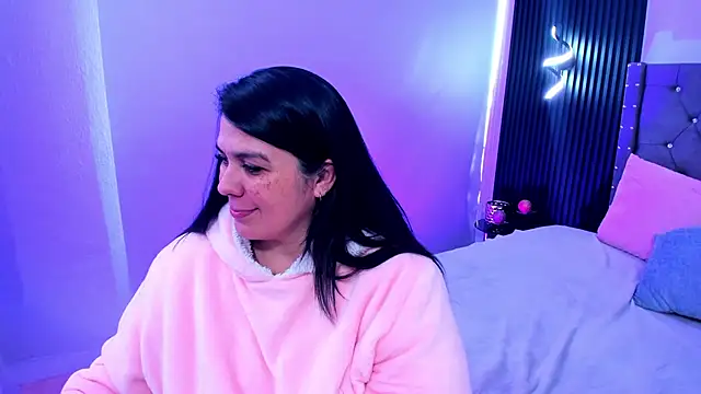 martina_foxy_'s cam snapshot