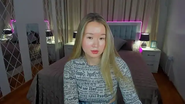 PollyOcean's Stripchat show and profile