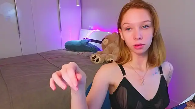 LilyVoise's cam snapshot