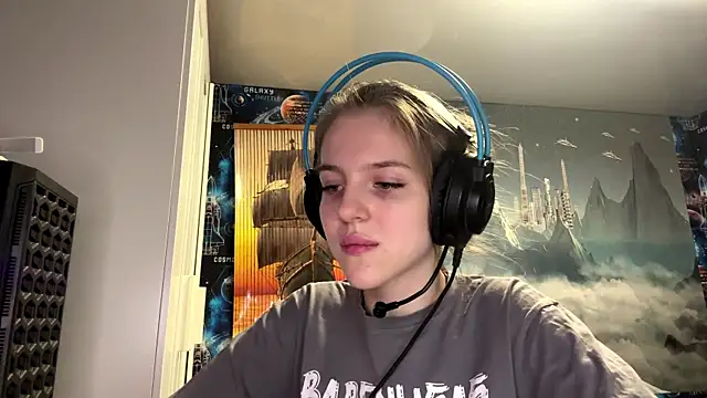 Elira_Breeze's cam snapshot