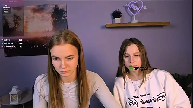 esme_moore_'s cam snapshot