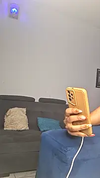 GlobeTrottieHottie1's cam snapshot