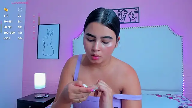 _Emma_whiitee_'s cam snapshot