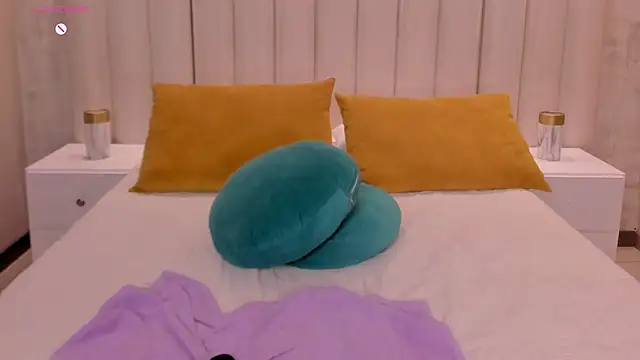 AmbarJames_'s cam snapshot