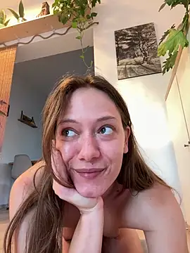 JulieLittleLove's cam snapshot