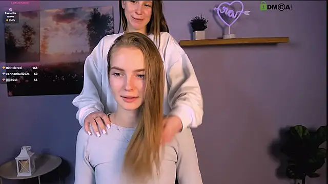 esme_moore_'s cam snapshot