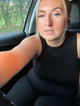 RebeccaSquirtsXXX live sex cam