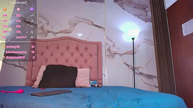 Ema_Jonees's cam snapshot