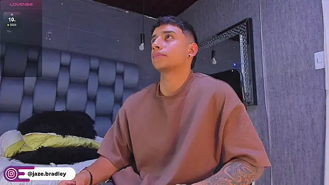 jaze_bradley's cam snapshot