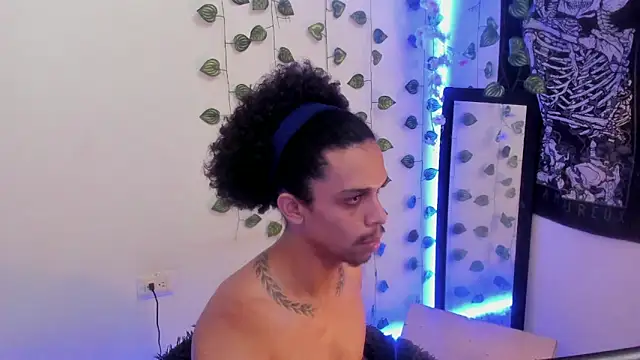 aaron_play's cam snapshot